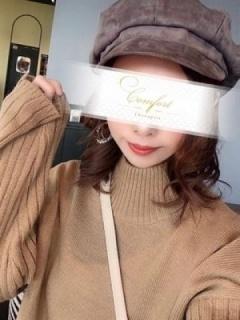 詩月 星奈（27歳）